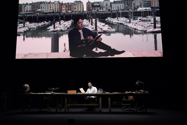 Le vieux monde derrière nous